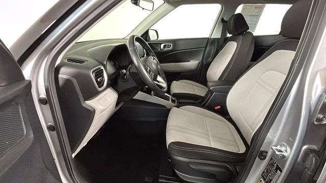2023 Shimmering Silver Hyundai Venue SEL FWD SUV