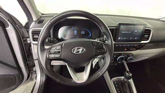 2023 Shimmering Silver Hyundai Venue SEL FWD SUV