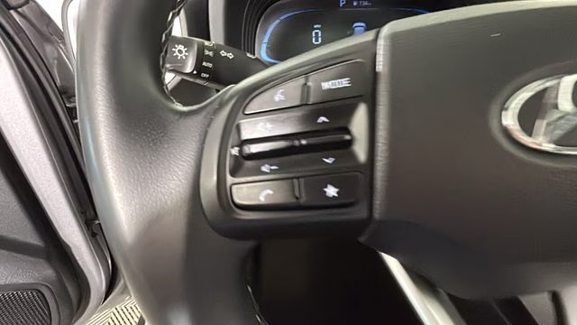 2023 Shimmering Silver Hyundai Venue SEL FWD SUV
