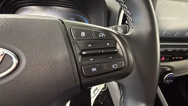 2023 Shimmering Silver Hyundai Venue SEL FWD SUV