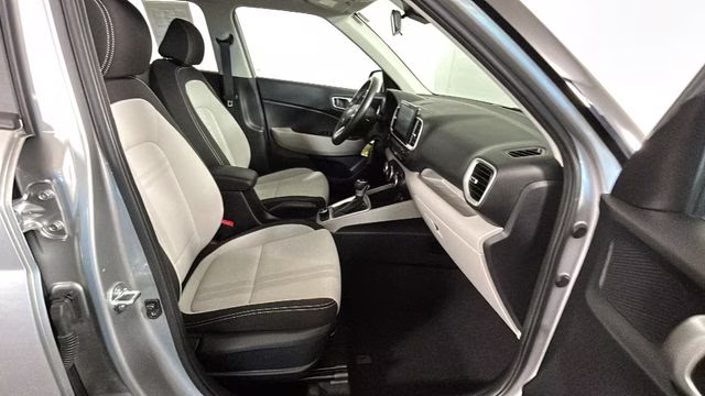 2023 Shimmering Silver Hyundai Venue SEL FWD SUV