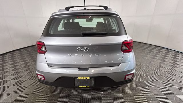 2023 Shimmering Silver Hyundai Venue SEL FWD SUV