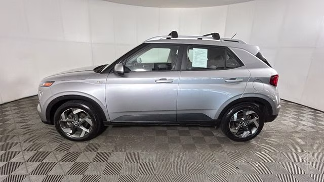 2023 Shimmering Silver Hyundai Venue SEL FWD SUV