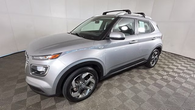 2023 Shimmering Silver Hyundai Venue SEL FWD SUV