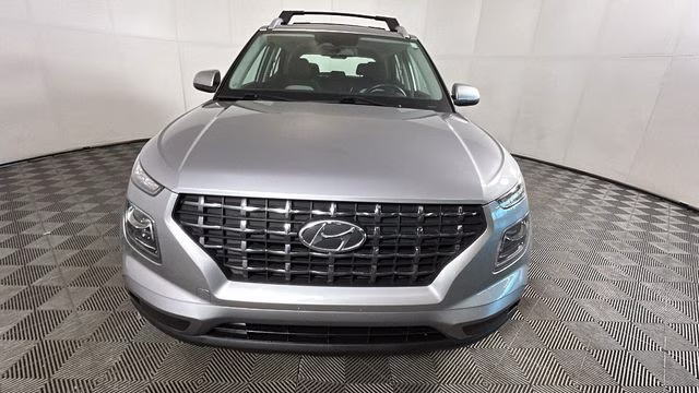 2023 Shimmering Silver Hyundai Venue SEL FWD SUV