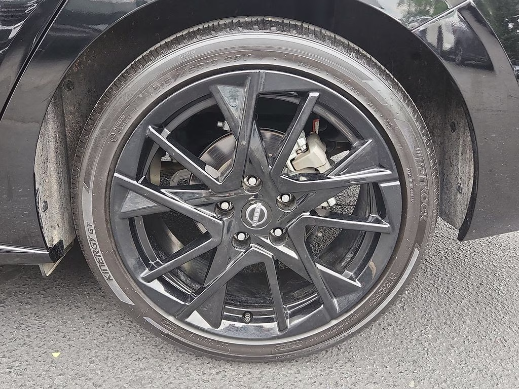 2025 Super Black Nissan Sentra SR FWD Sedan