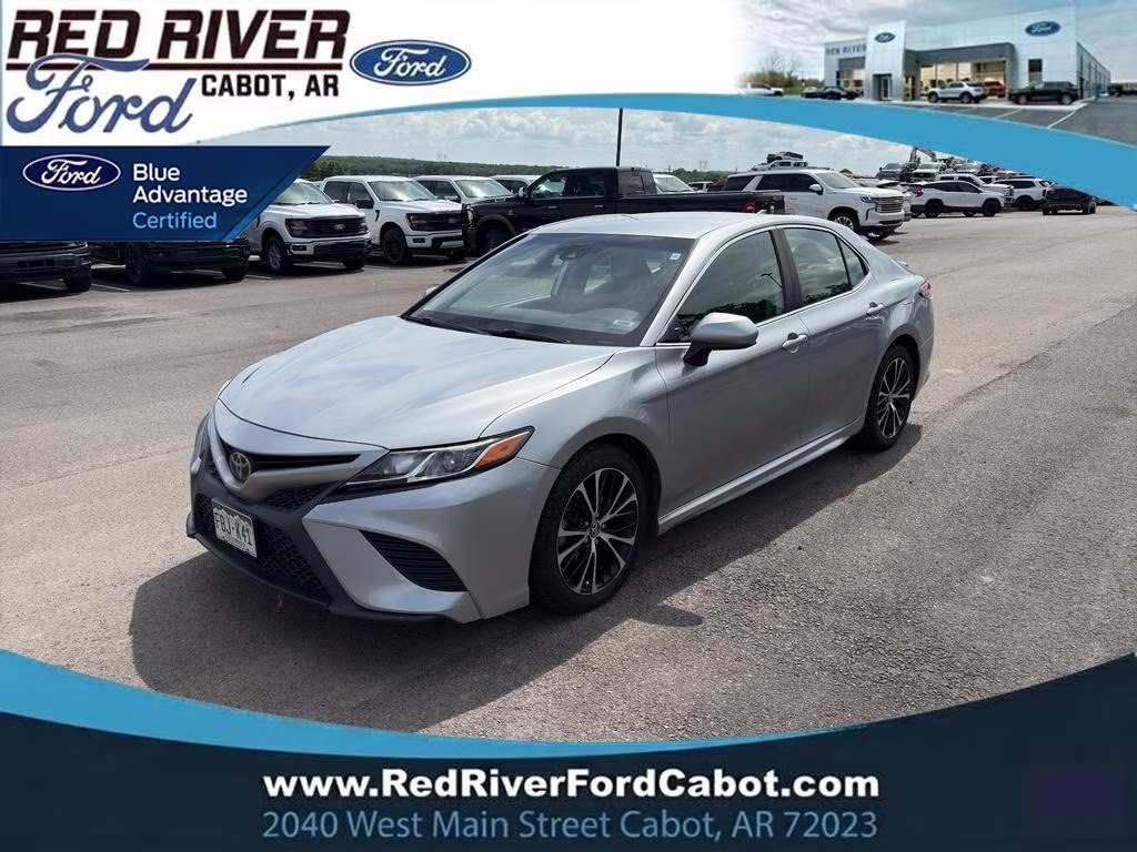 2020 Celestial Silver Metallic Toyota Camry SE FWD Sedan