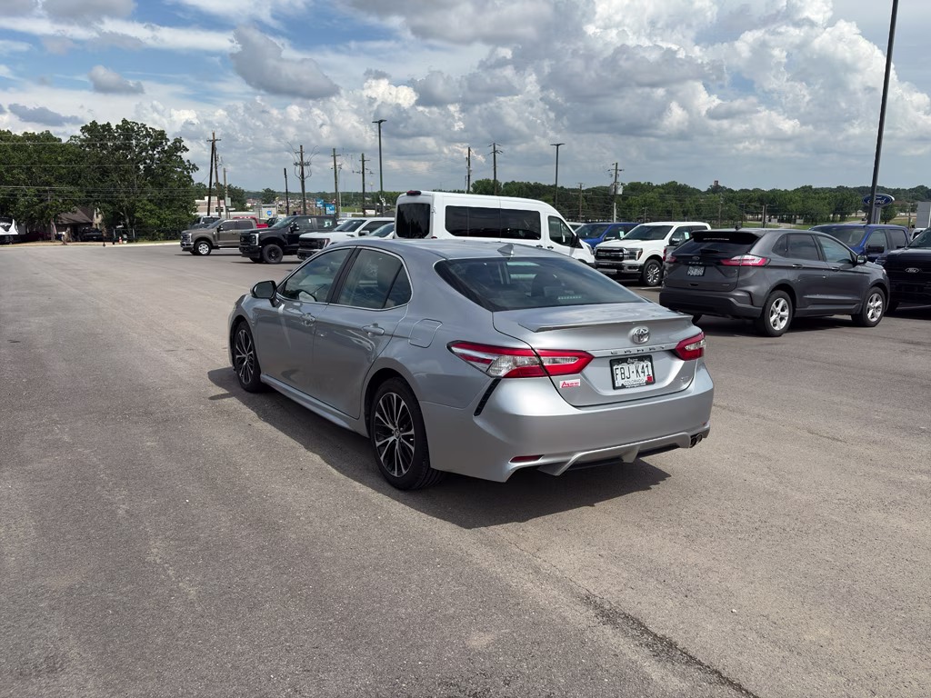 2020 Celestial Silver Metallic Toyota Camry SE FWD Sedan
