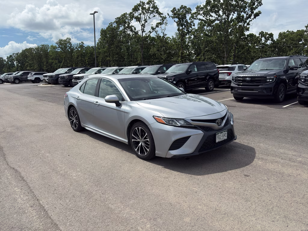 2020 Celestial Silver Metallic Toyota Camry SE FWD Sedan