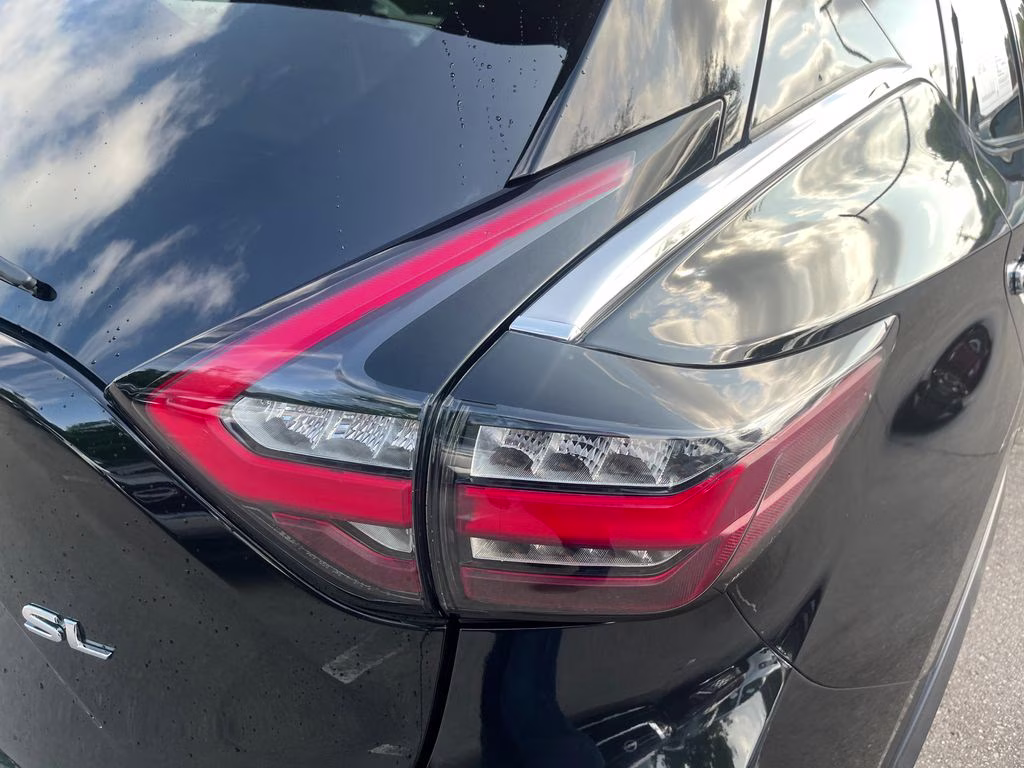 2022 Magnetic Black Pearl Nissan Murano SL FWD SUV