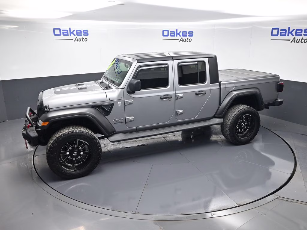 2020 Billet Silver Metallic Clearcoat Jeep Gladiator Overland 4X4 Truck