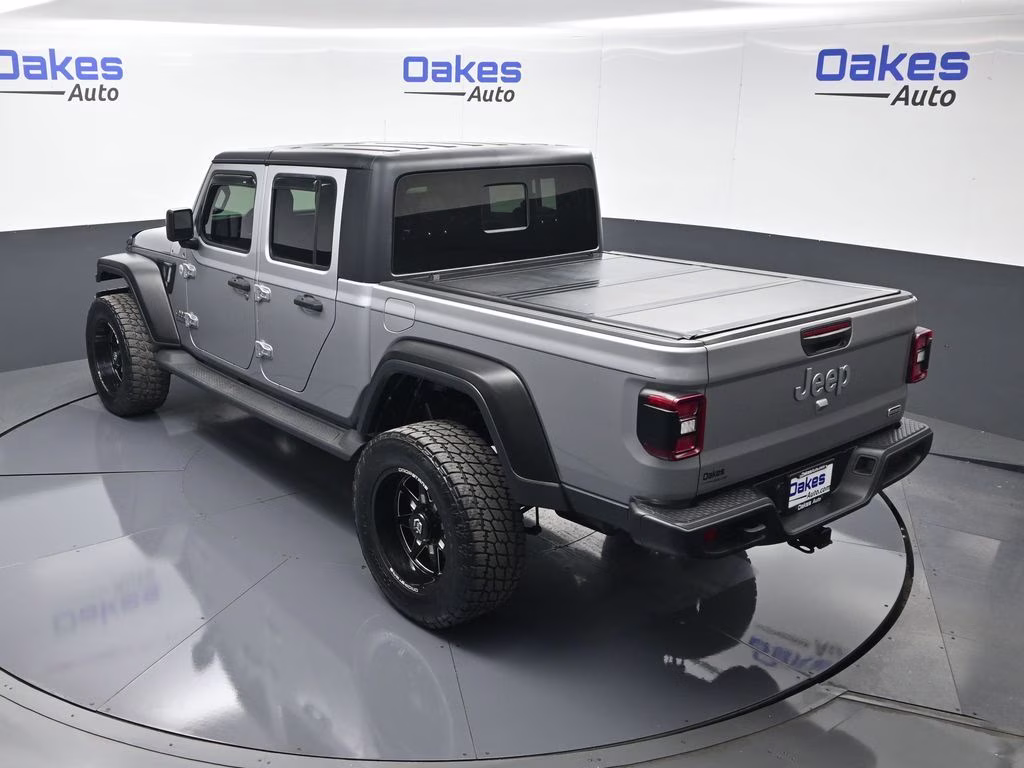 2020 Billet Silver Metallic Clearcoat Jeep Gladiator Overland 4X4 Truck