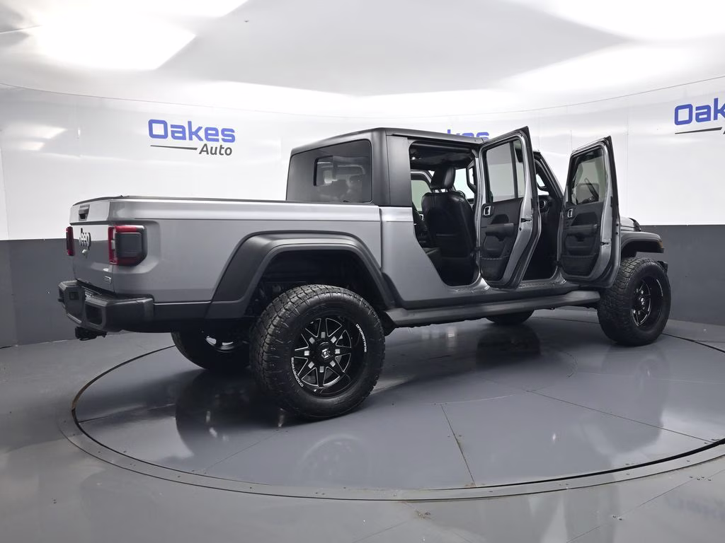 2020 Billet Silver Metallic Clearcoat Jeep Gladiator Overland 4X4 Truck
