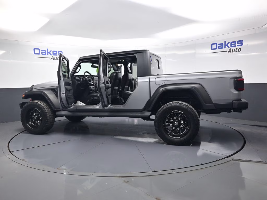 2020 Billet Silver Metallic Clearcoat Jeep Gladiator Overland 4X4 Truck