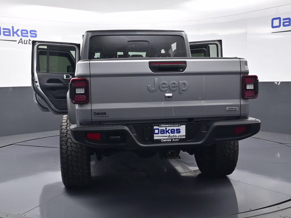 2020 Billet Silver Metallic Clearcoat Jeep Gladiator Overland 4X4 Truck