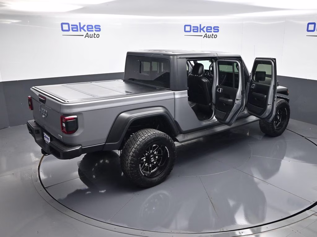 2020 Billet Silver Metallic Clearcoat Jeep Gladiator Overland 4X4 Truck
