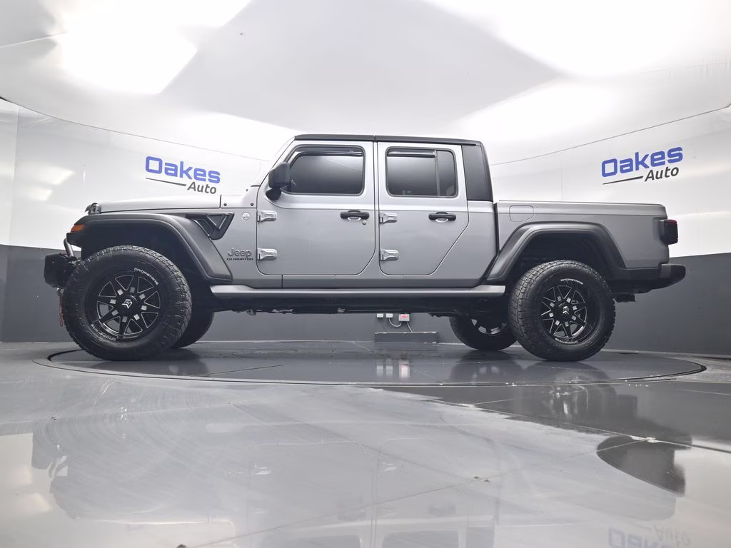 2020 Billet Silver Metallic Clearcoat Jeep Gladiator Overland 4X4 Truck