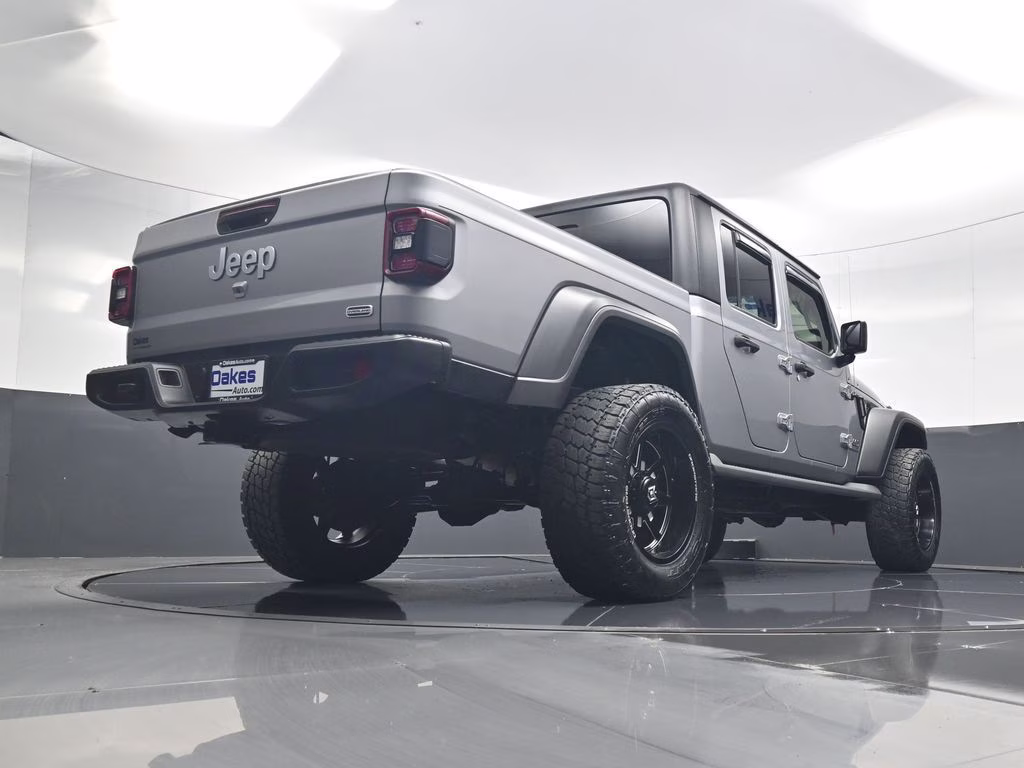 2020 Billet Silver Metallic Clearcoat Jeep Gladiator Overland 4X4 Truck