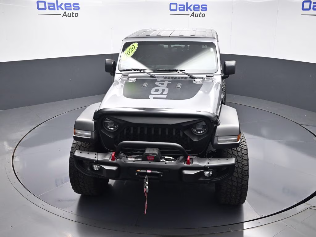 2020 Billet Silver Metallic Clearcoat Jeep Gladiator Overland 4X4 Truck