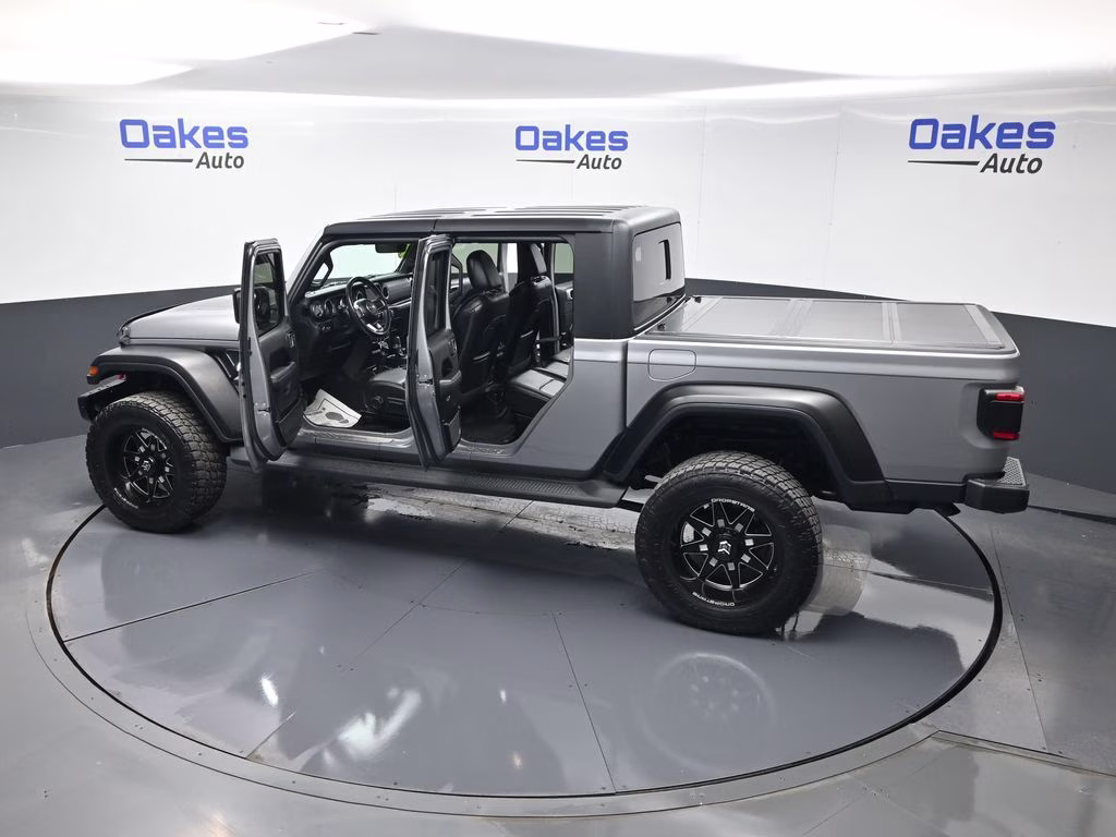 2020 Billet Silver Metallic Clearcoat Jeep Gladiator Overland 4X4 Truck