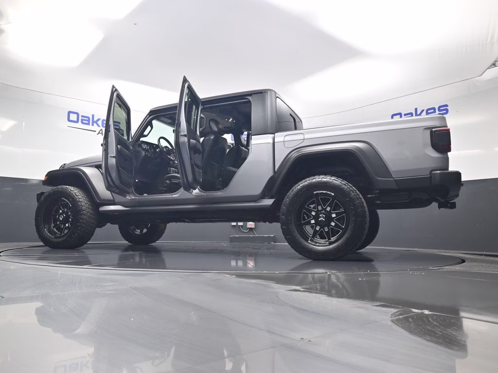 2020 Billet Silver Metallic Clearcoat Jeep Gladiator Overland 4X4 Truck