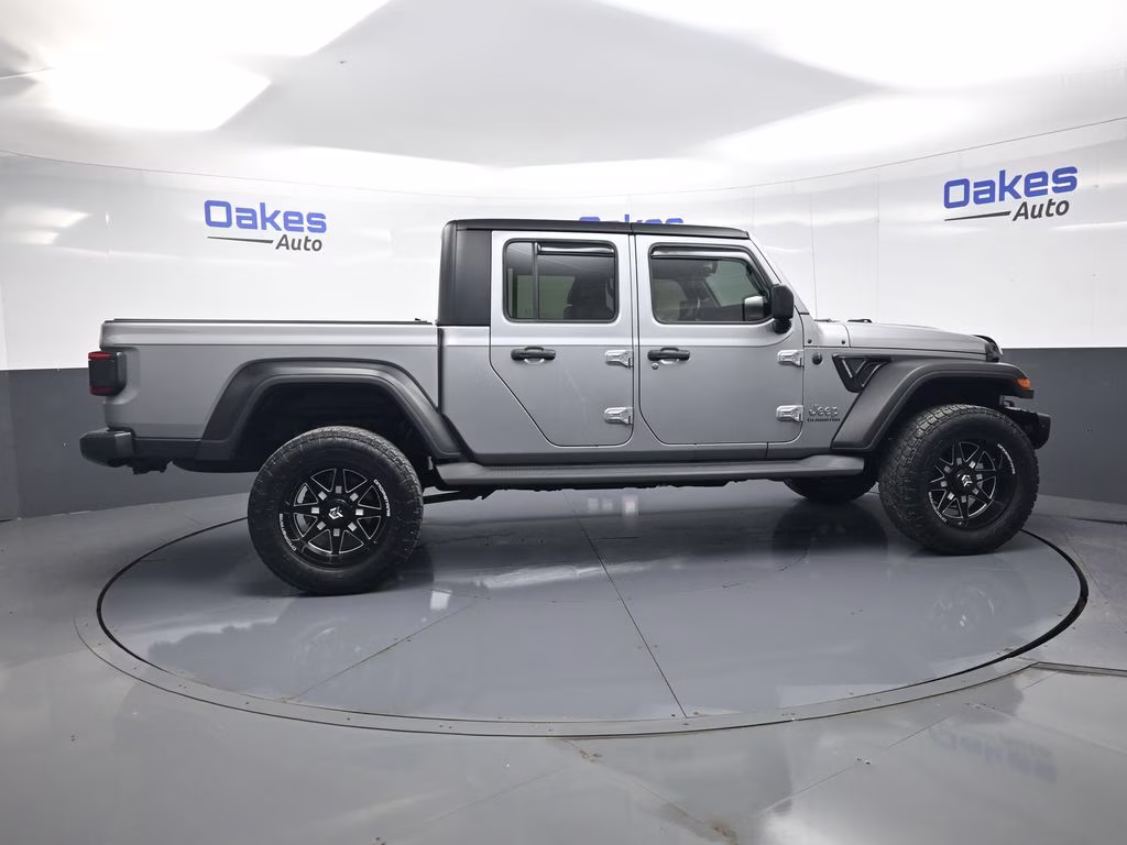 2020 Billet Silver Metallic Clearcoat Jeep Gladiator Overland 4X4 Truck