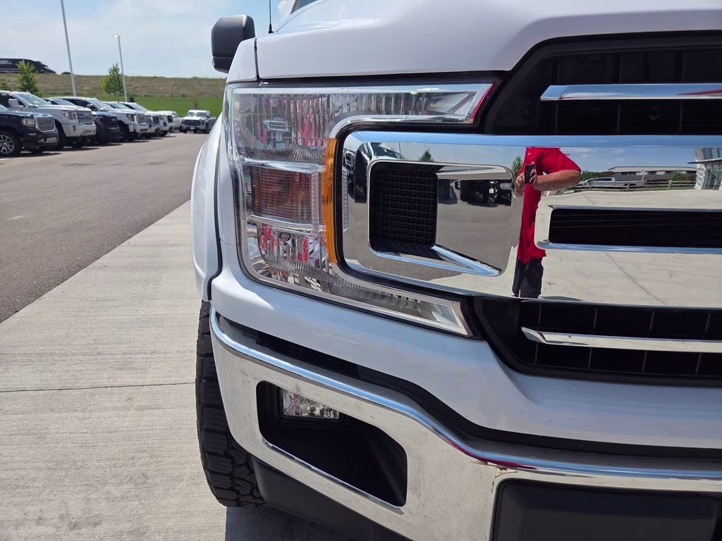 2020 Oxford White Ford F-150 XLT 4X4 Truck