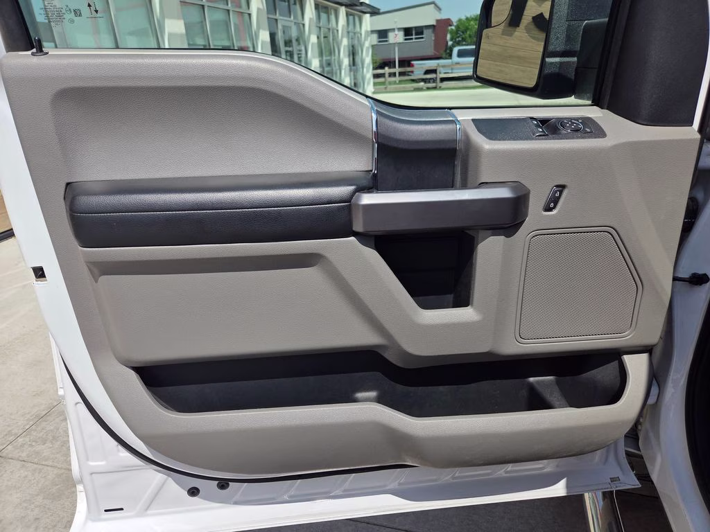 2020 Oxford White Ford F-150 XLT 4X4 Truck