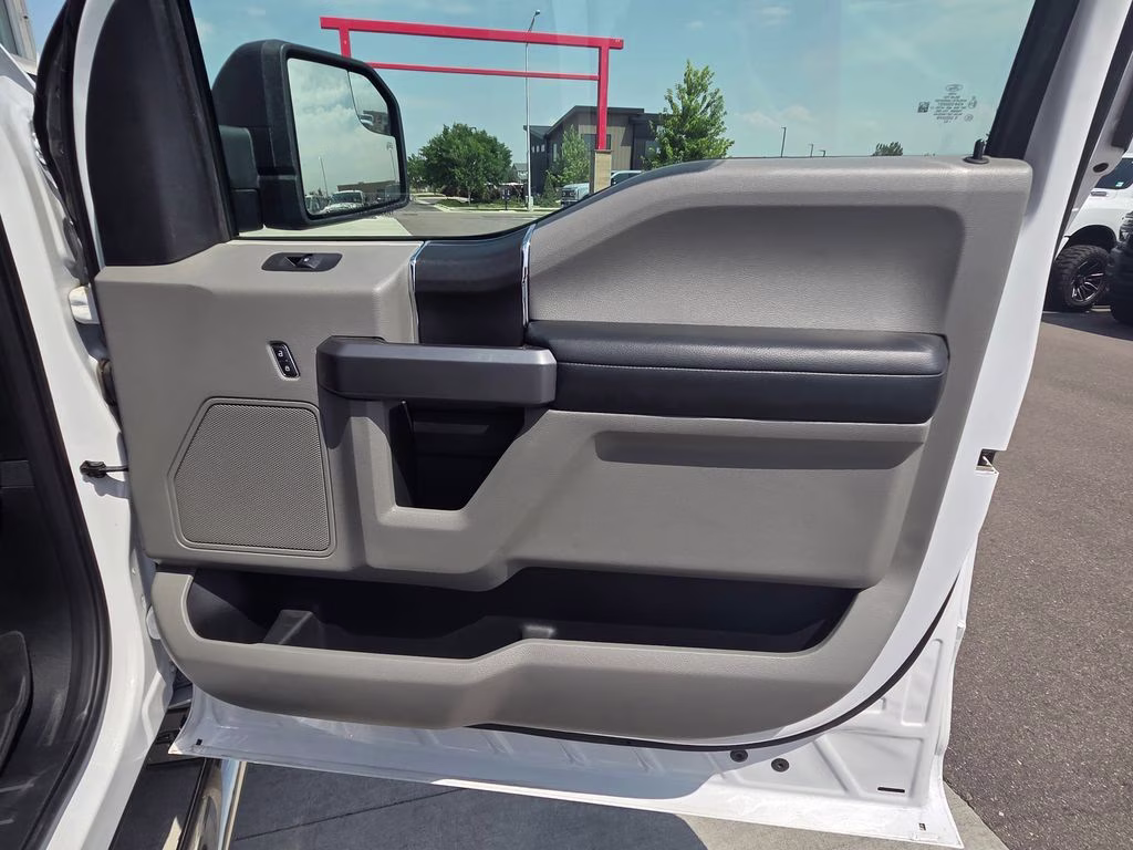 2020 Oxford White Ford F-150 XLT 4X4 Truck