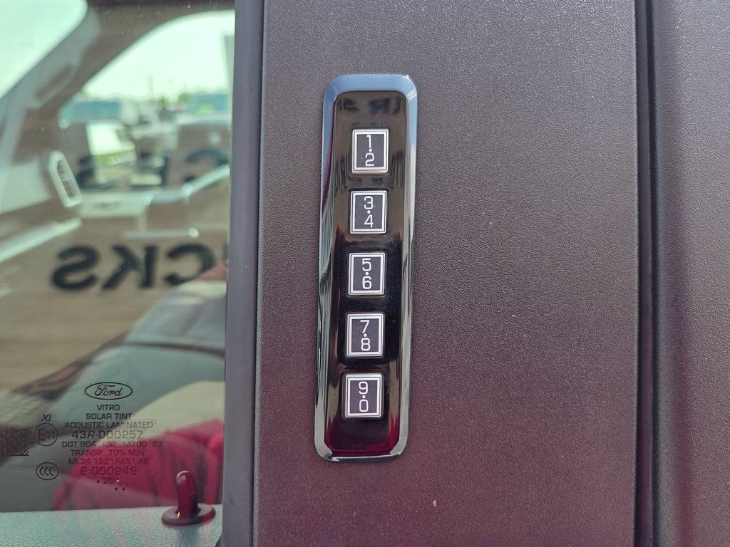 2020 Oxford White Ford F-150 XLT 4X4 Truck