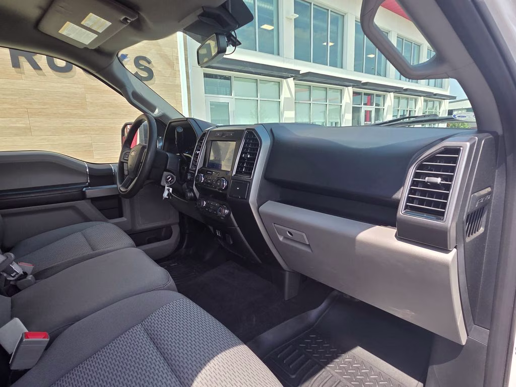 2020 Oxford White Ford F-150 XLT 4X4 Truck