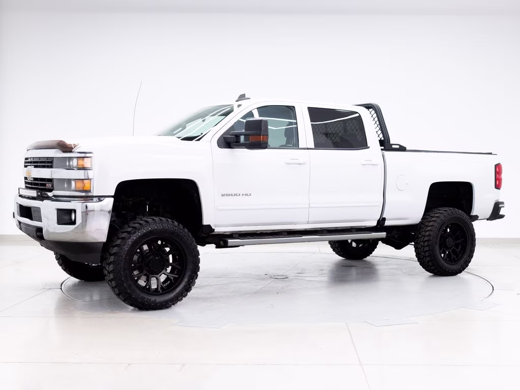 2016 White Chevrolet Silverado 2500HD LT 4X4 Truck