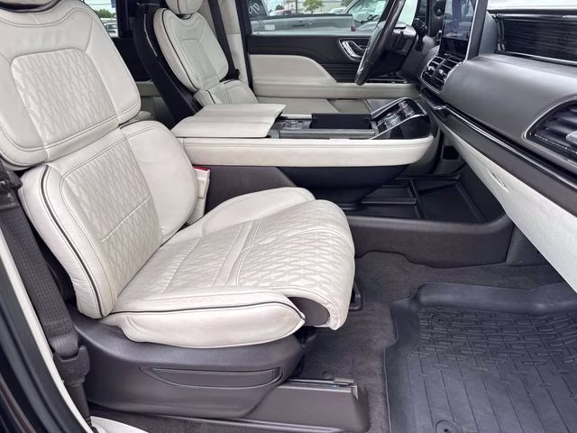 2022 Black Metallic Lincoln Navigator Black Label 4X4 SUV