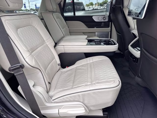 2022 Black Metallic Lincoln Navigator Black Label 4X4 SUV