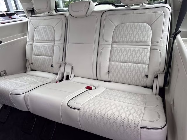 2022 Black Metallic Lincoln Navigator Black Label 4X4 SUV