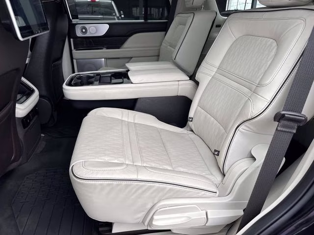 2022 Black Metallic Lincoln Navigator Black Label 4X4 SUV
