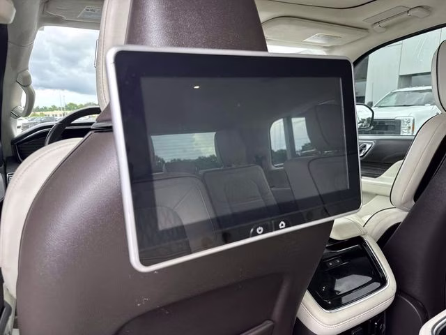 2022 Black Metallic Lincoln Navigator Black Label 4X4 SUV