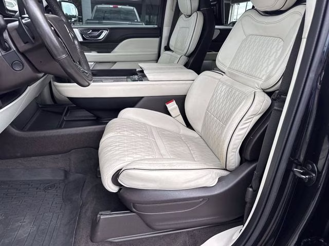 2022 Black Metallic Lincoln Navigator Black Label 4X4 SUV