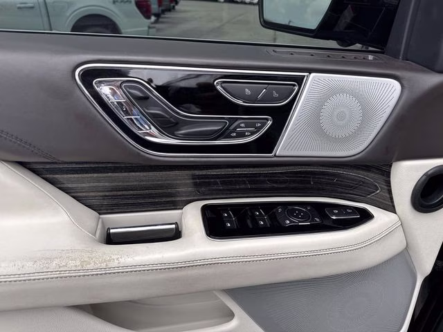 2022 Black Metallic Lincoln Navigator Black Label 4X4 SUV
