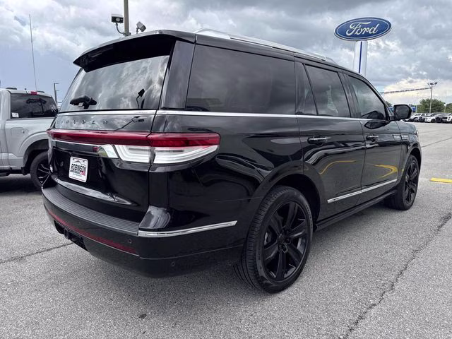 2022 Black Metallic Lincoln Navigator Black Label 4X4 SUV