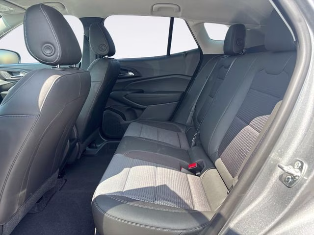 2025 Sterling Gray Metallic Chevrolet Trax LT FWD SUV