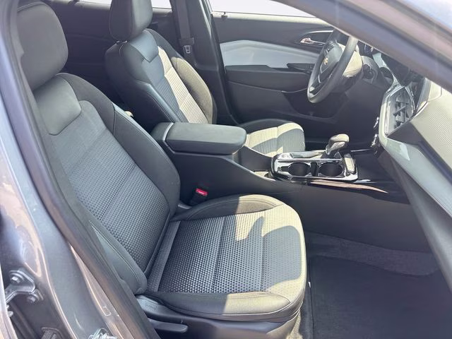 2025 Sterling Gray Metallic Chevrolet Trax LT FWD SUV