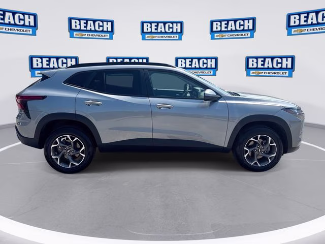 2025 Sterling Gray Metallic Chevrolet Trax LT FWD SUV