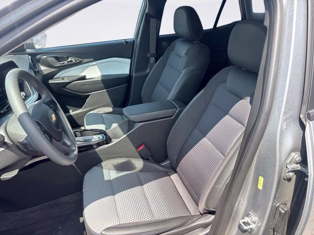 2025 Sterling Gray Metallic Chevrolet Trax LT FWD SUV