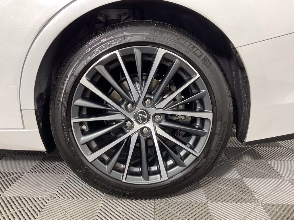2024 White Pearl Lexus ES 350 FWD Sedan