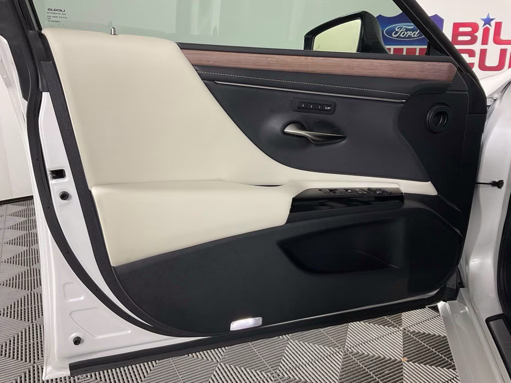 2024 White Pearl Lexus ES 350 FWD Sedan
