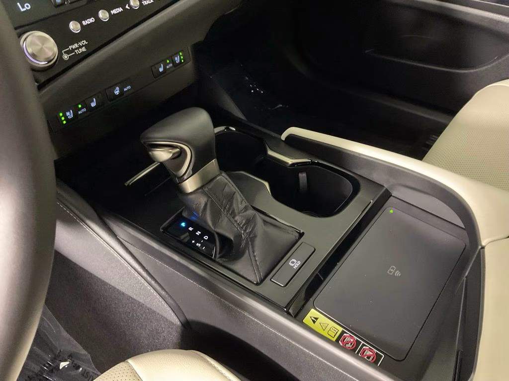 2024 White Pearl Lexus ES 350 FWD Sedan