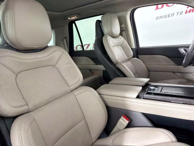 2024 White Metallic Lincoln Navigator L Reserve 4X4 SUV