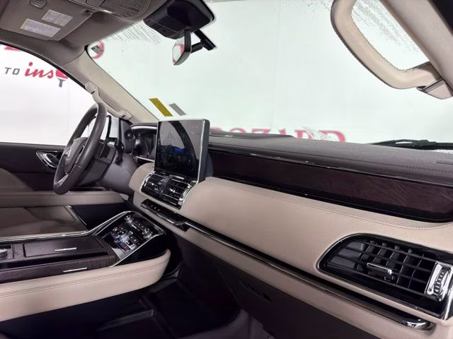 2024 White Metallic Lincoln Navigator L Reserve 4X4 SUV
