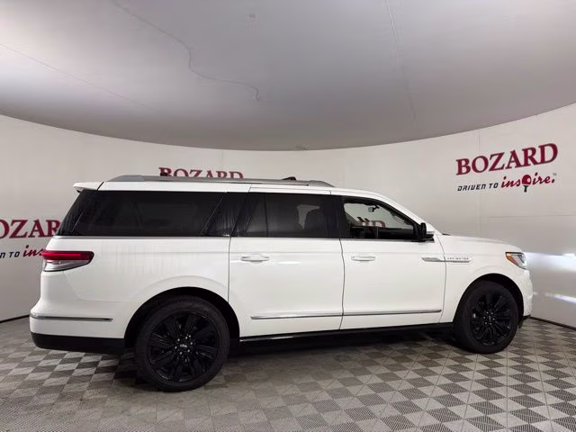 2024 White Metallic Lincoln Navigator L Reserve 4X4 SUV
